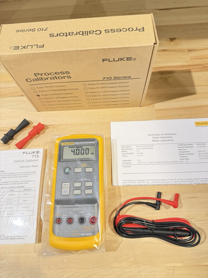 FLUKE 715 VOLT/MA CALIBRATOR WITH LEADS & CLIPS