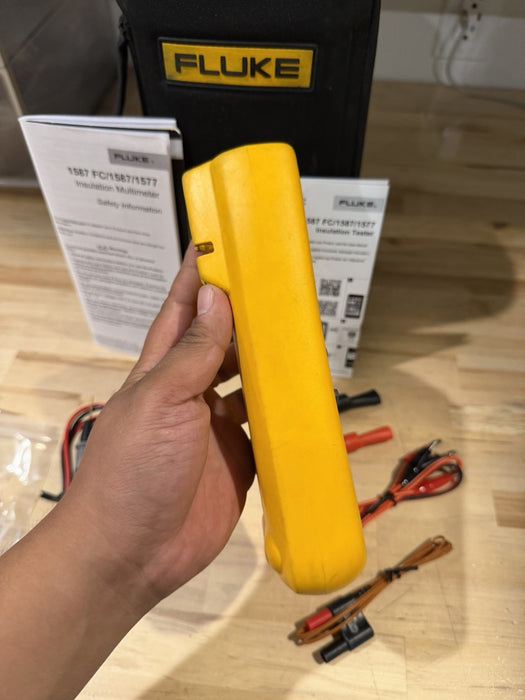 FLUKE 1587 FC 2 IN 1 HANDHELD DIGITAL INSULATION MULTIMETER WITH ACCESSORIES