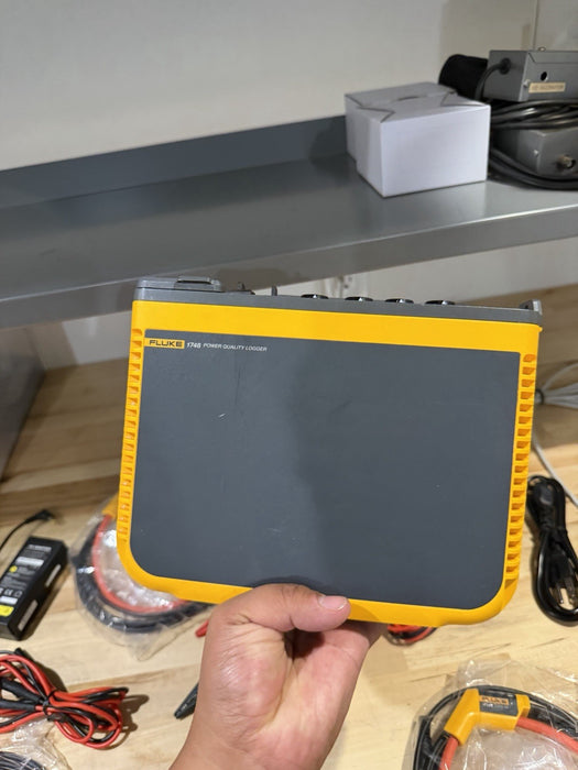 FLUKE 1748 3 PHASE POWER QUALITY LOGGER & ACCESSORIES (TESTED) - FREE SHIPPING