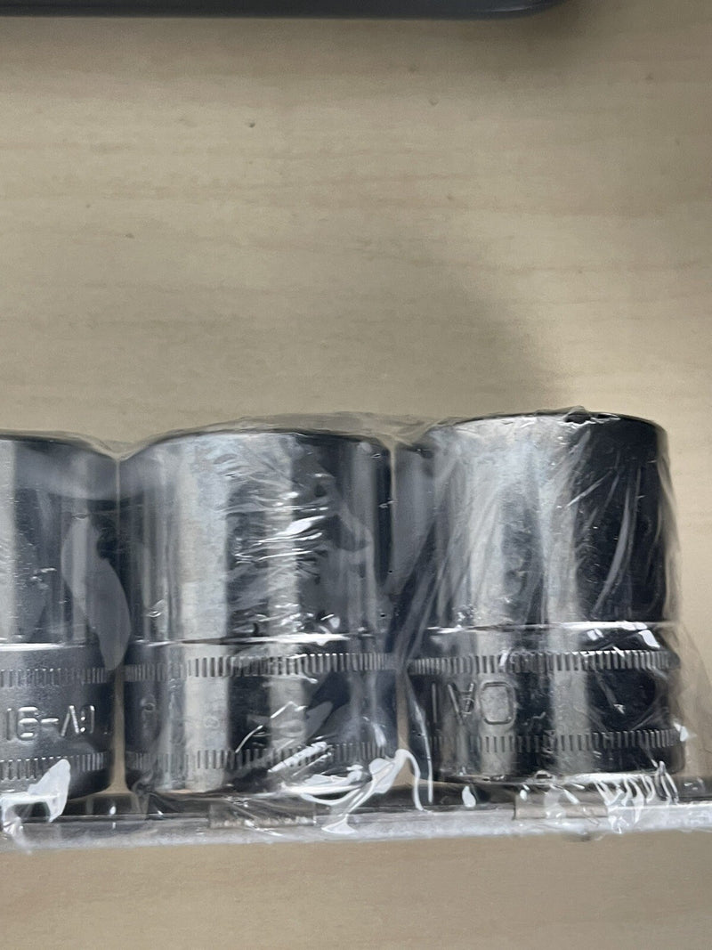 CAT/ SNAP-ON METRIC 13 PIECE SOCKET SET