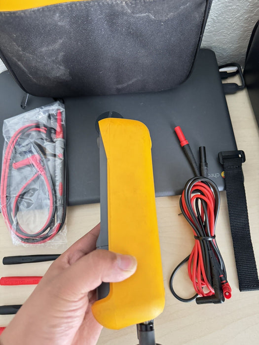 FLUKE 718 100G -12 TO 100PSI HAND PUMP PRESSURE VACUUM CALIBRATOR