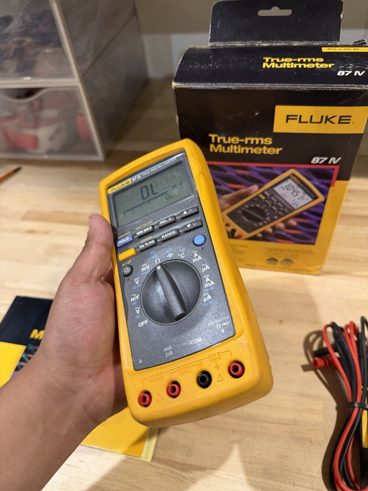 FLUKE 87 IV TRUE RMS MULTIMETER W/ LEADS & CLIPS (TESTED) SHIPS FAST