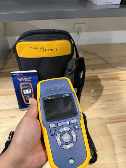 FLUKE NETWORKS AIRCHECK WIFI TESTER WITH CHARGER & BAGE