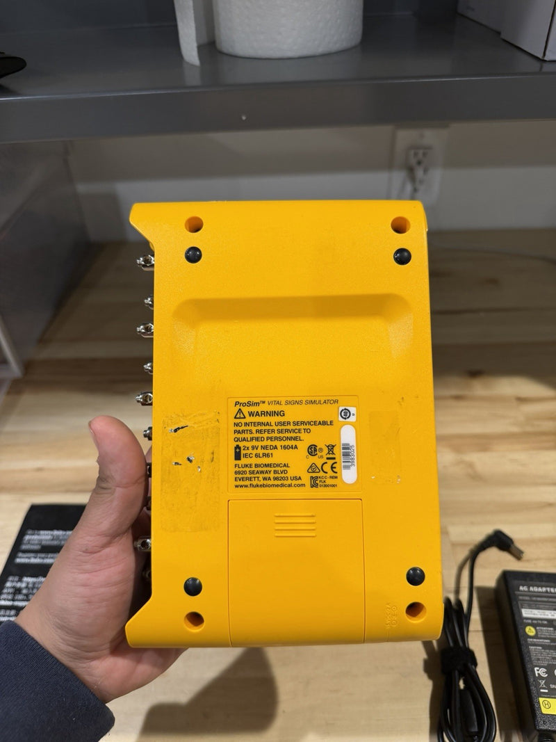 FLUKE BIOMEDICAL PROSIM 2 VITAL SIGNS SIMULATOR WITH CHARGER TESTED