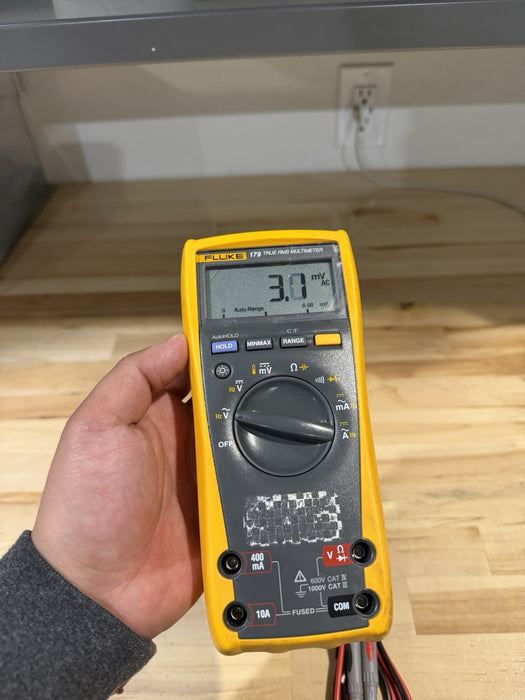 FLUKE 179 TRUE RMS MULTIMETER W/ LEAD SET- SHIPS FAST (TESTED)