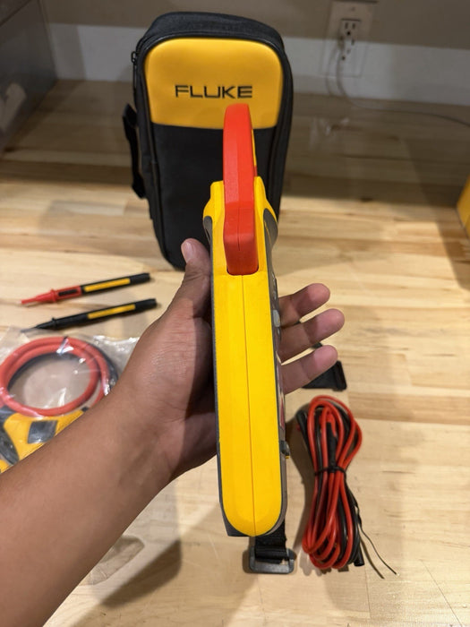 FLUKE 377 FC NON-CONTACT VOLTAGE CLAMP METER