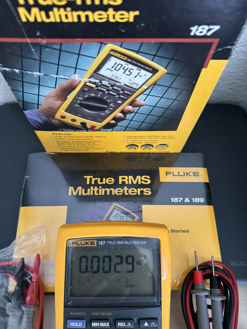 FLUKE 187 TRUE RMS MULTI METER WITH LEADS & CALIBRATION CERTIFICATE-