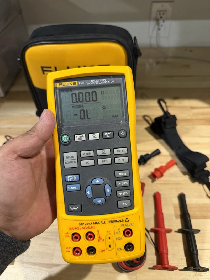 FLUKE 725 MULTIFUNCTION PROCESS CALIBRATOR WITH BAGLEADS & CLIPS