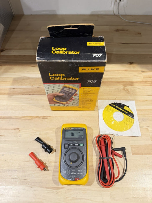 FLUKE 707 LOOP CALIBRATOR WITH ACCESSORIES