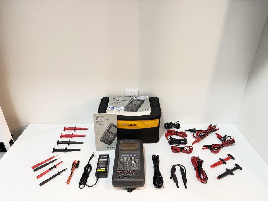 FLUKE 702 DOCUMENTING PROCESS CALIBRATOR WITH ACCESSORIES TESTED