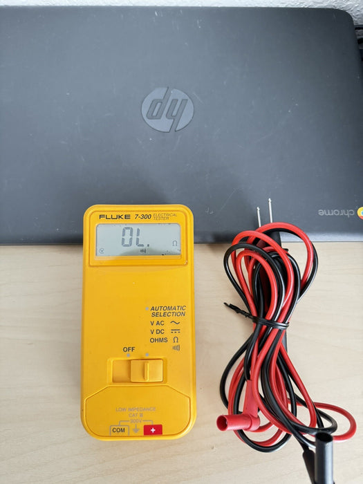 FLUKE 7-300 ELECTRICAL TESTER WITH LEADS