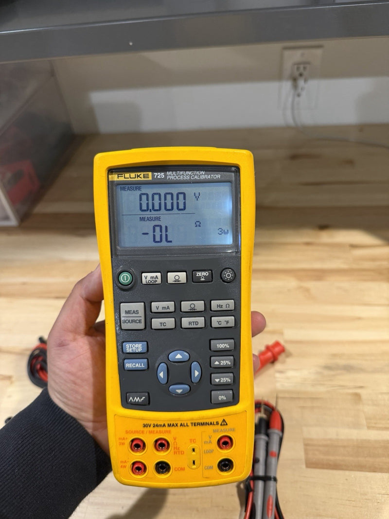 FLUKE 725 MULTIFUNCTION PROCESS CALIBRATOR WITH LEADS & CLIPS TESTED