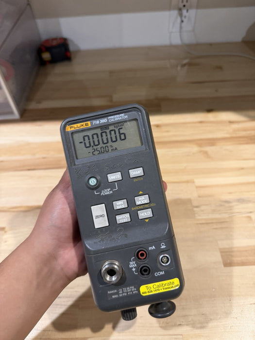 FLUKE 718 30G PRESSURE CALIBRATOR TESTED