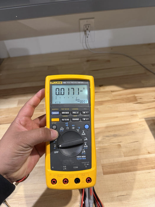 FLUKE 189 TRUE RMS MULTIMETER WITH LEADS AND CLIPS TESTED