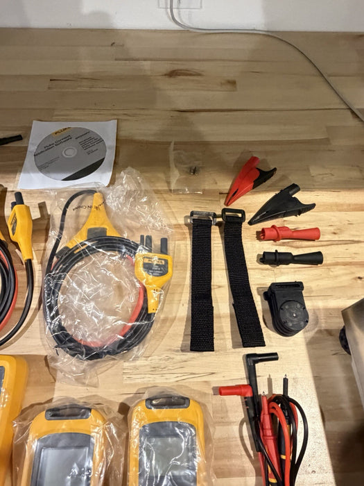 FLUKE 3000 FC IND WIRELESS MULTIMETER KIT W/ ACCESSORIES (FREE SHIPPING)