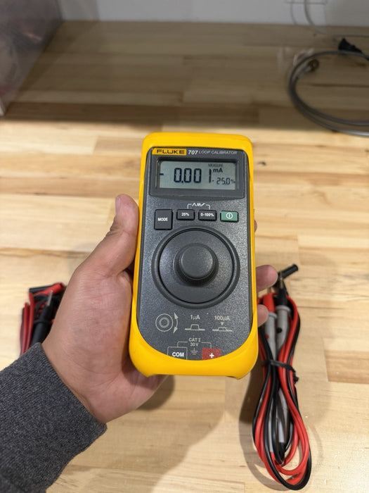 FLUKE 707 LOOP CALIBRATOR W/ ACCESSORIES - FREE SHIPPING