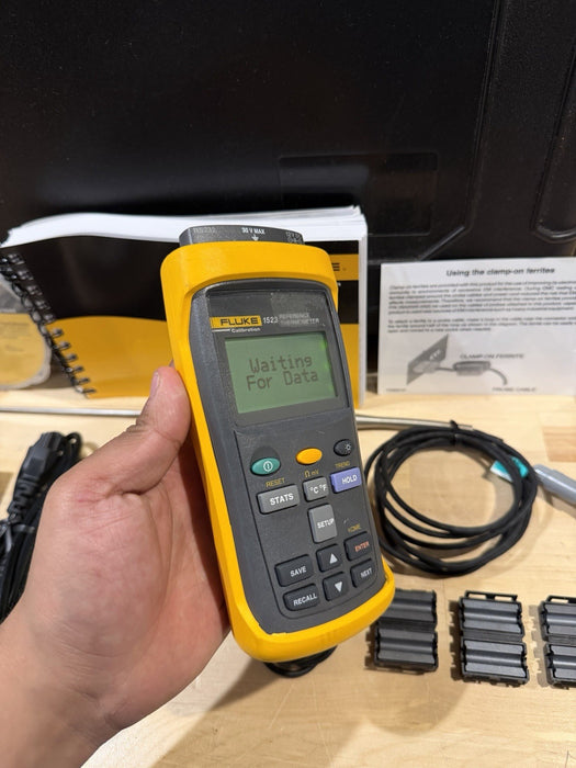FLUKE 1523 REFERENCE THERMOMETER W/ PROBE KIT & ACCESSORIES-FREE SHIPPING TESTED