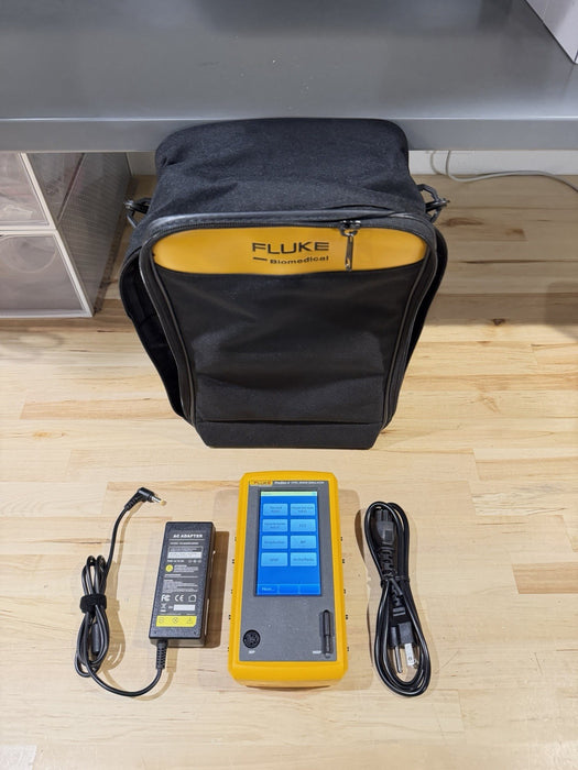 FLUKE PROSIM 4 VITAL SIGNS & ECG SIMULATOR W/ BAG & CHARGER (TESTED) SHIPS FREE