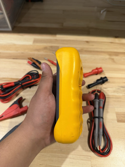 FLUKE 707 LOOP CALIBRATOR WITH LEADS & ACCESSORIES