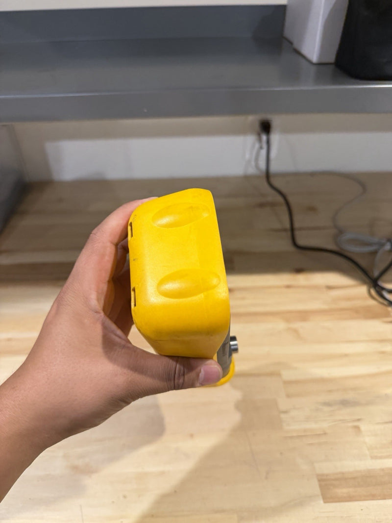 FLUKE 718 30G PRESSURE CALIBRATOR FOR PARTS