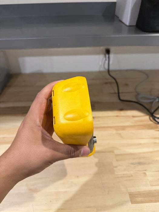 FLUKE 718 30G PRESSURE CALIBRATOR FOR PARTS