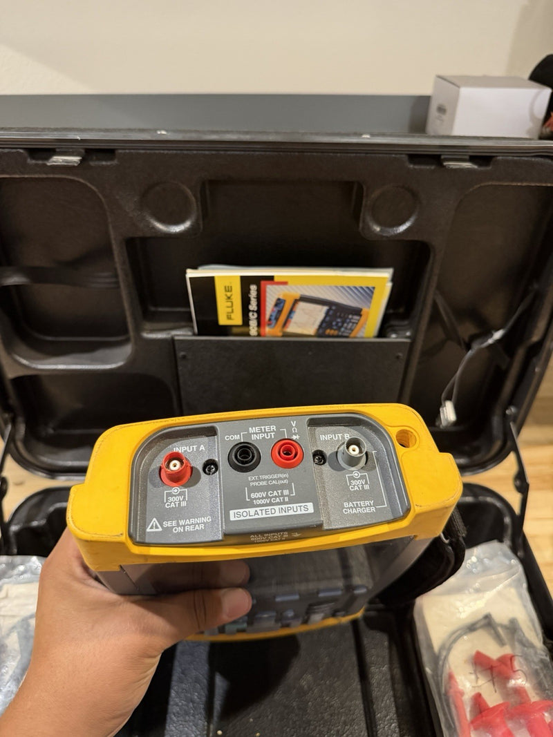 FLIKE 199C 200MHZ 2.5GS/s SCOPEMETER COLOR WITH ACCESSORIES