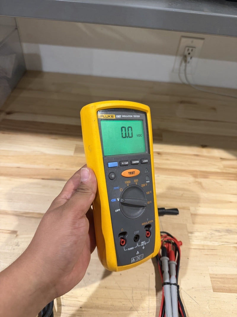 FLUKE 1507 INSULATION MULTIMETER W/ LEADS & CLIPS - SHIPS FAST