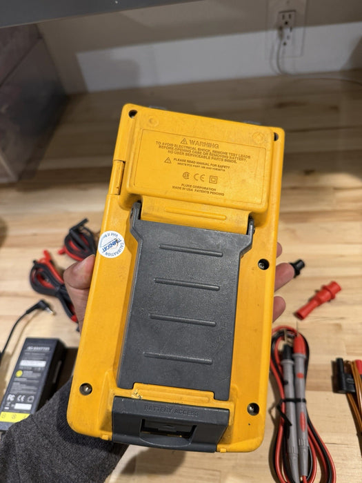 FLUKE 744 DOCUMENTING PRCESS CALIBRATOR W/ LEADS & CHARGER (CALIBRATED 2025)