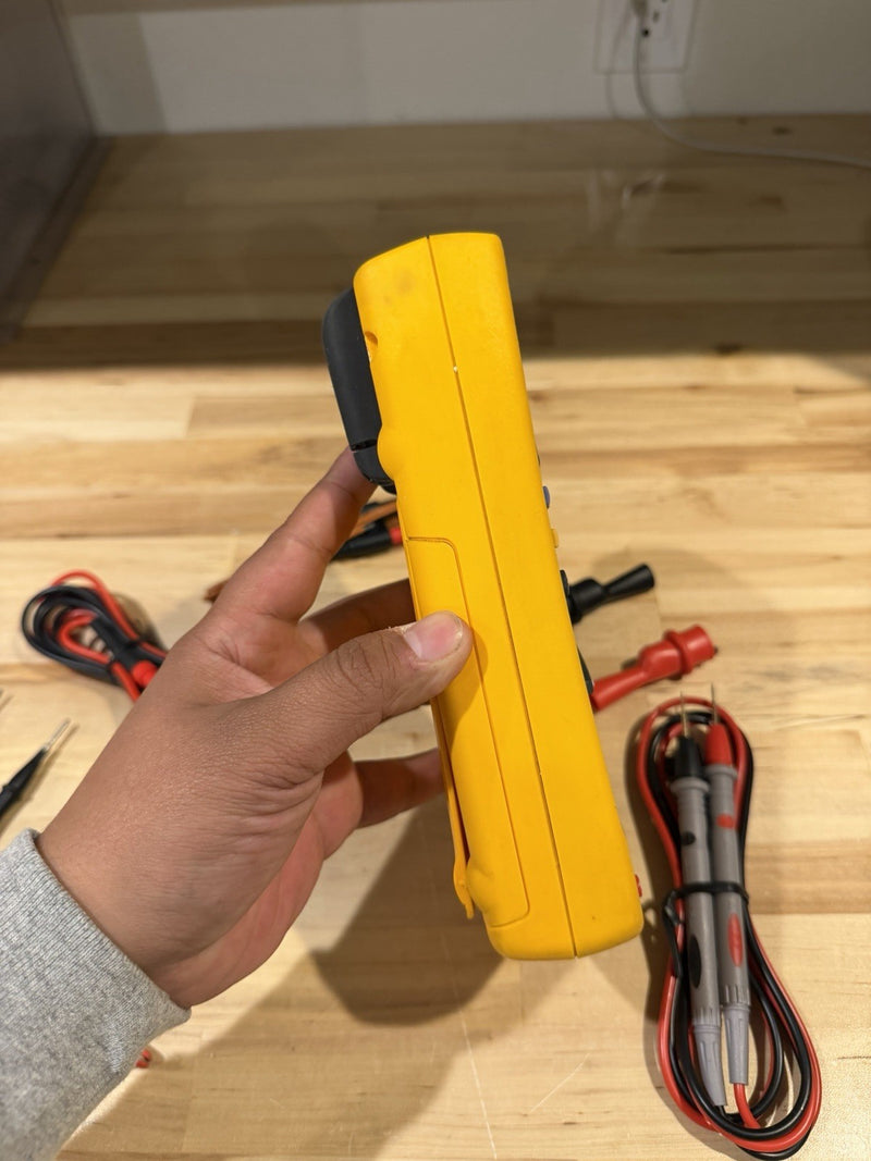 FLUKE 189 TRUE RMS MULTIMETER WITH LEADS & CLIPS