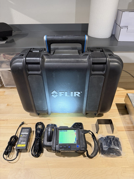 FLIR T440 THERMAL IMAGING CAMERA W/ ACCESSORIES & CASE (TESTED) FREE SHIPPING