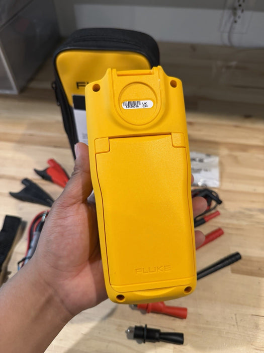FLUKE 714B THERMOCOUPLE CALIBRATOR (NEW FACTORY SEALED) MFD-2024 (CAL-2024) NEW