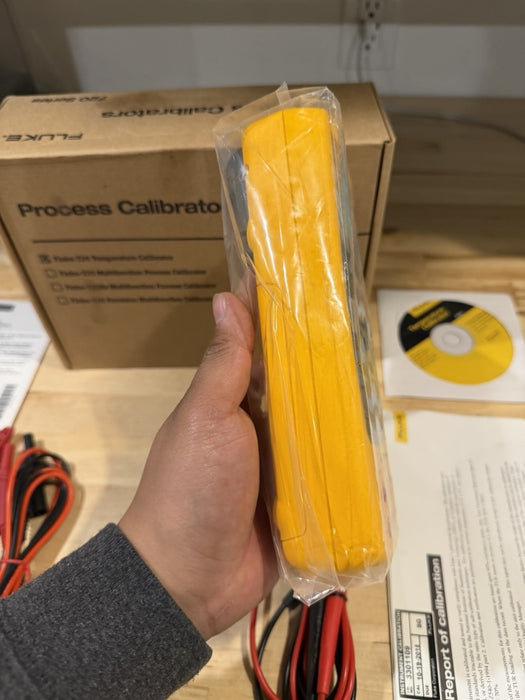 FLUKE 724 TEMPERATURE CALIBRATOR METER / NEW SEALED - FREE SHIPPING (TESTED) NEW