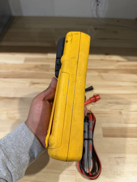 FLUKE 187 TRUE RMS MULTIMETER W/ LEADS (TESTED) SHIPS FAST