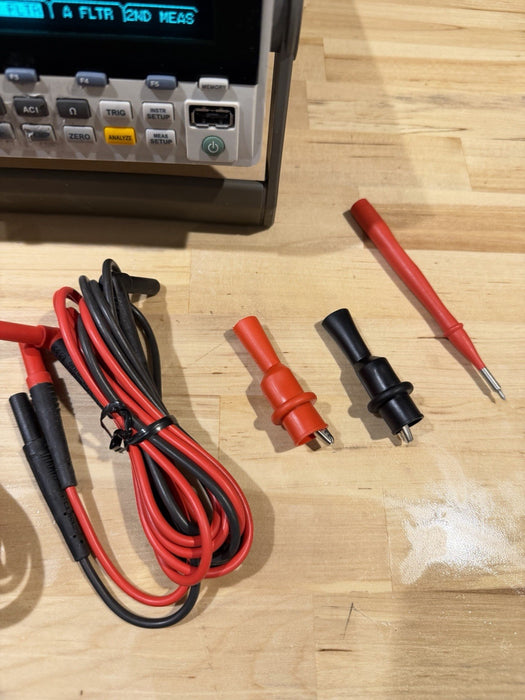 FLUKE 8846A 6 1/2 PRECISION DIGITAL MULTIMETER (TESTED) W / LEADS & CLIPS