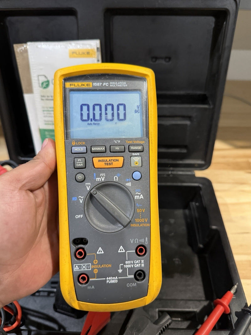 FLUKE 1587 FC INSULATION MULTIMETER WITH LEADS & CASE TESTED