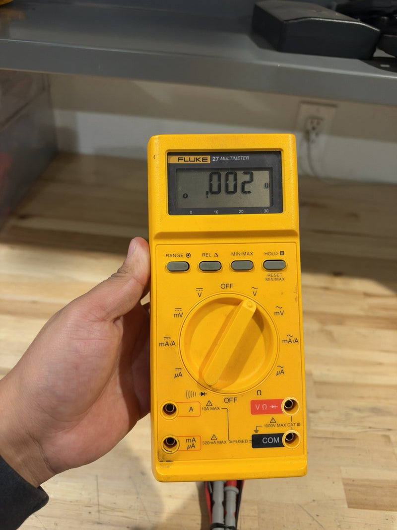FLUKE 27 MULTIMETER W/ LEADS & CLIPS (TESTED) SHIPS FAST