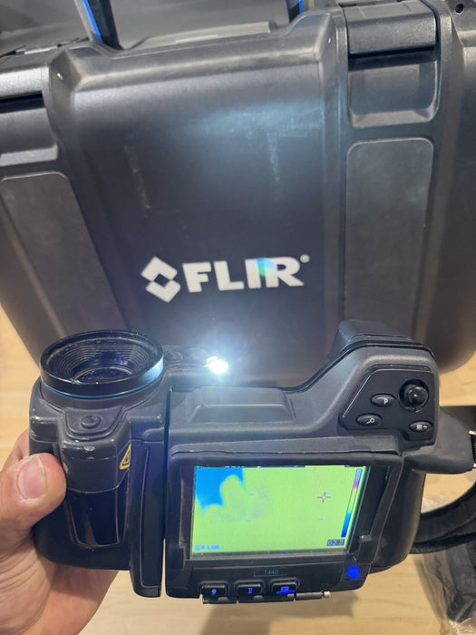 FLIR T440 THERMAL IMAGING CAMERA W/ ACCESSORIES & CASE (TESTED) FREE SHIPPING