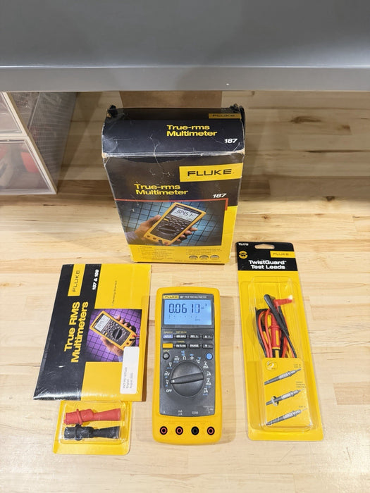FLUKE 187 TRUE RMS MULTIMETER W/ LEADS & CLIPS  (NEW SEALED) TESTED - RARE