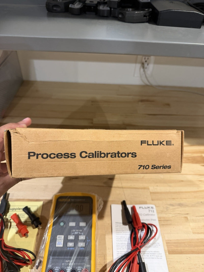 FLUKE 712 RTD CALIBRATOR KIT (NEW) FREE SHIPPING