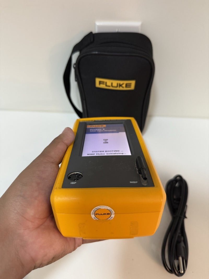 FLUKE PROSIM 4 VITAL SIGNS & ECG SIMULATOR WITH BAG & CHARGER TESTED