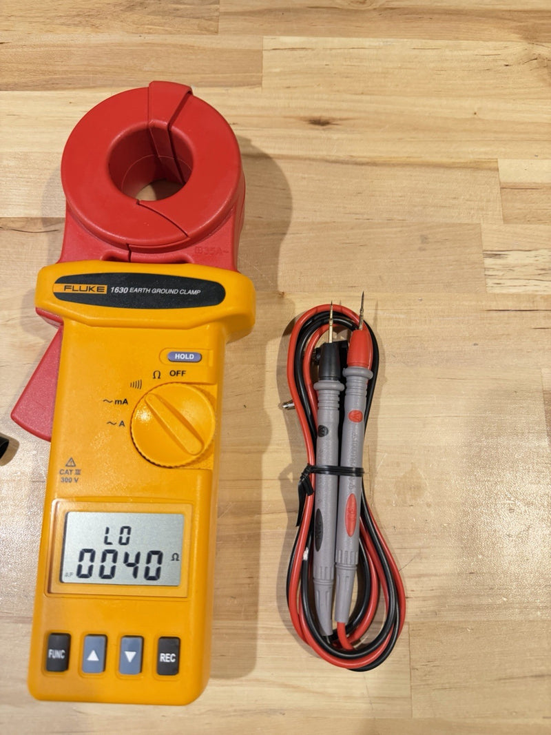 FLUKE 1630 EARTH GROUND CLAMP WITH LEADS PERFECT CONDITION