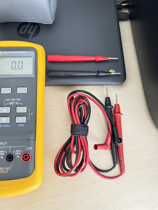 FLUKE 712 RTD PROCESS CALIBRATOR WITH LEADS & BAG