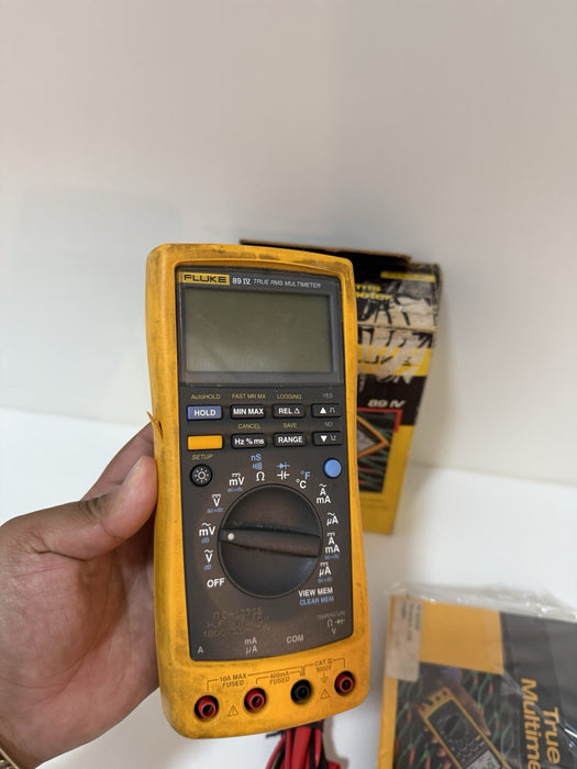 FLUKE 89 IV TRUE RMS DIGITAL MULTIMETER W / LEADS - FREE SHIPPING