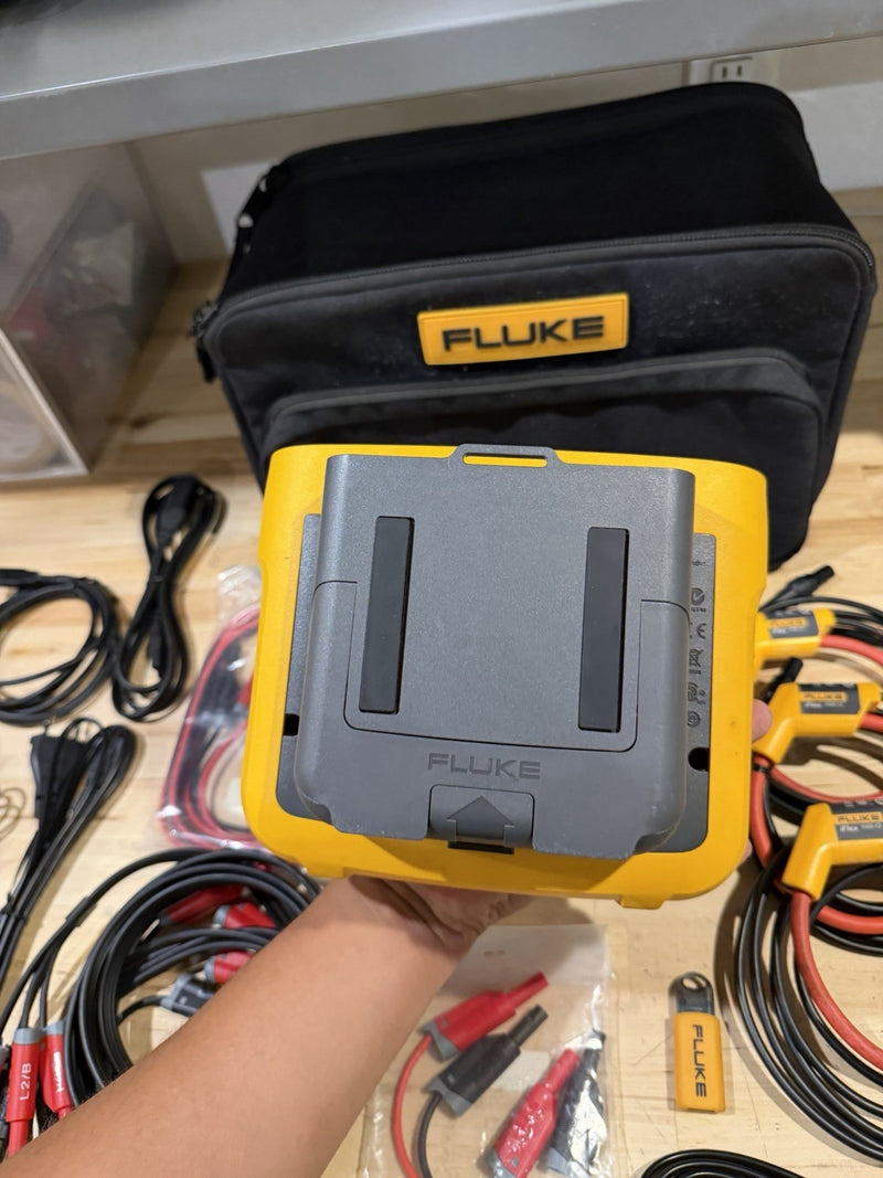 FLUKE 1730 ENERGY LOGGER KIT W/ ACCESSORIES (TESTED) FREE SHIPPING
