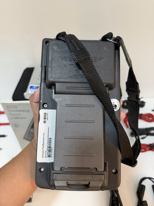 FLUKE 702 DOCUMENTING PROCESS CALIBRATOR WITH ACCESSORIES TESTED
