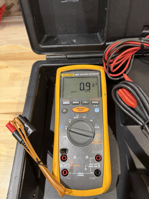 FLUKE 1587 DIGITAL INSULATION TESTER KIT W ACCESSORIES & LEADS - SHIPS FAST