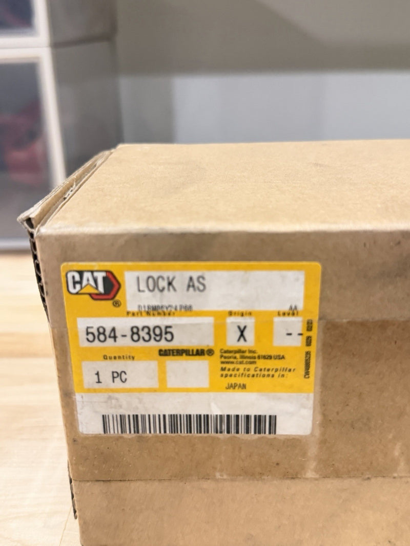 CAT 584-8395 RADIATOR DOOR LOCK