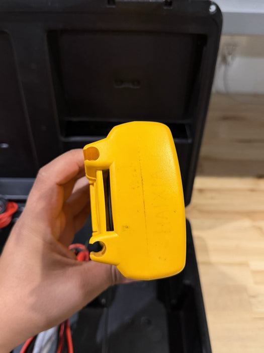 FLUKE 1507 INSULATION MULTIMETER WITH LEADS & CLIPS