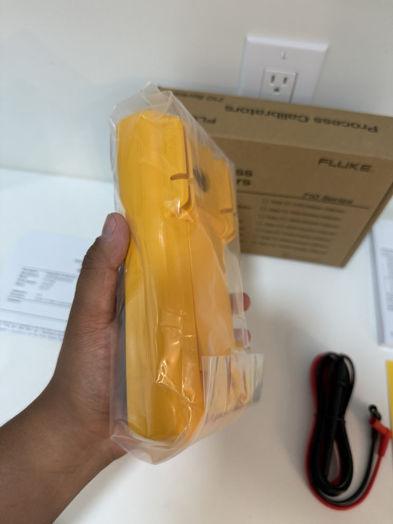FLUKE 717 500G PRESSURE CALIBRATOR CALIBRATED 2024