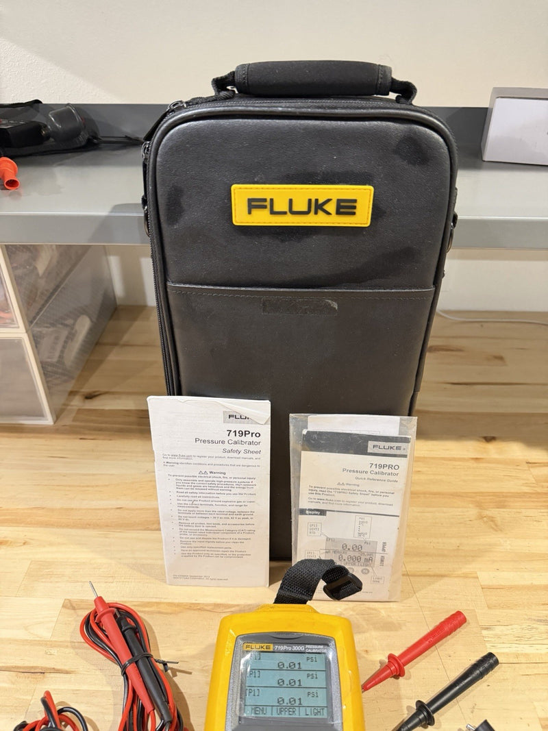 FLUKE 719 PRO 300G ELECTRIC PRESSURE CALIBRATOR W/ ACCESSORIES (SHIPS FREE)